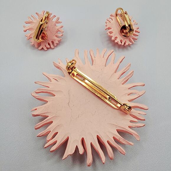 1940s Featherlite Celluloid Chrysanthemum Brooch & Earring Set Blush Pink - Picture 3 of 5